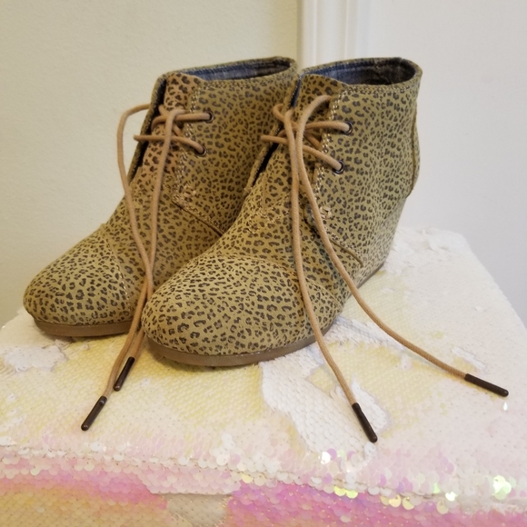 TOMS Wedge ankle bootie - Picture 6 of 6